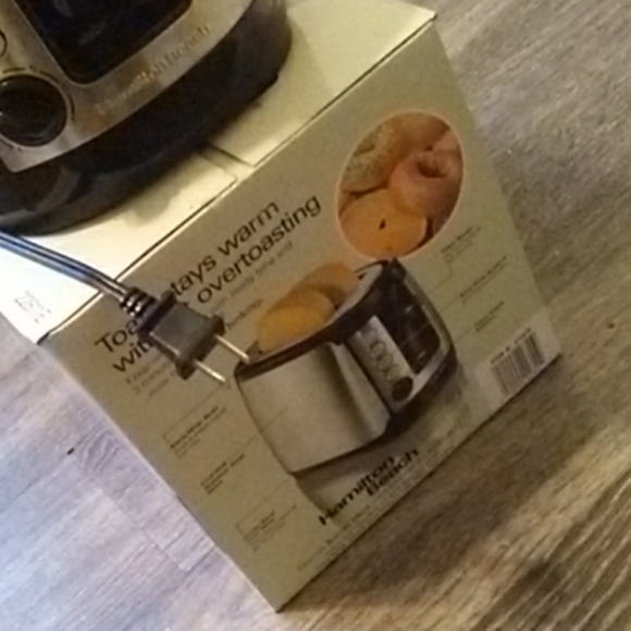 Toaster - Picture 3 of 3